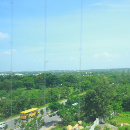 Отель Sri Raghavendra Grand Turkapally Экстерьер фото
